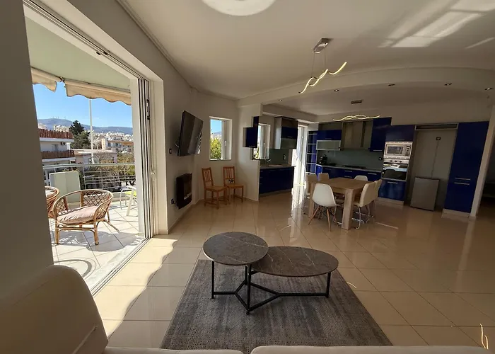 Sunny Home Private Jacuzzi Hydromassage, Fireplace, Acropolis & Lycabettus View, Underground Parking, 300M Metro Peristeri